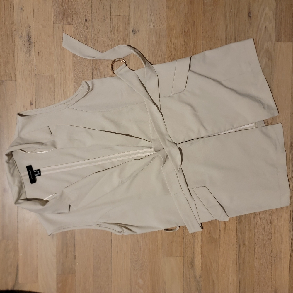 Atmosphere west. Has never been worn